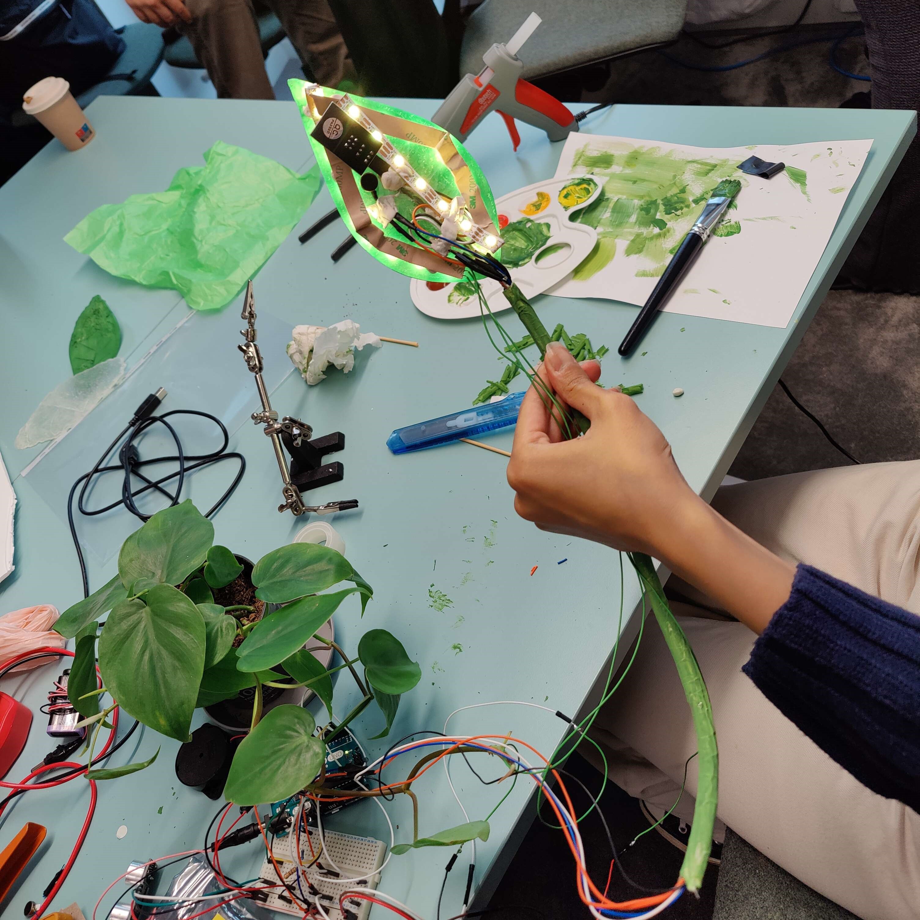 GloLeaf - Connecting humans and plants